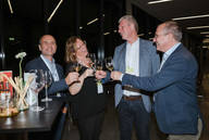 Evelyn mit Gästen am Tourismusforum (c) crosseye Marketing GmbH @90frm.com