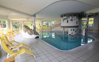 Erlebnishallenbad im Wohlfühlhotel Wiesenhof in Grafendorf bei Hartberg in der Steiermark
