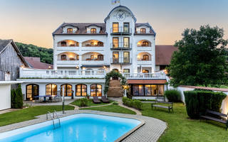 Außenbereich beim Krutzler Hotel & Genussgasthof

