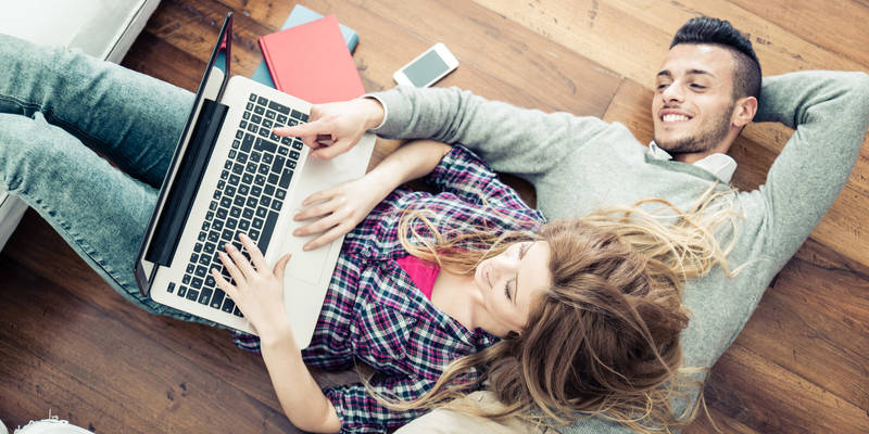 Urlaubsplanung im Internet (c) iStock